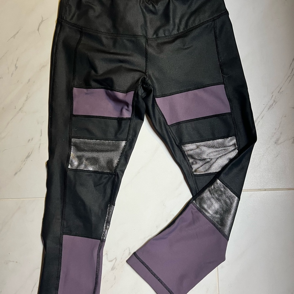Reflective Capri Leggings